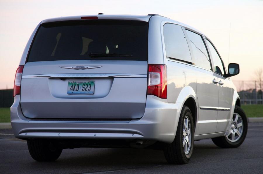  Chrysler Town & Country Touring 2011 года  (фото 21 из 43)